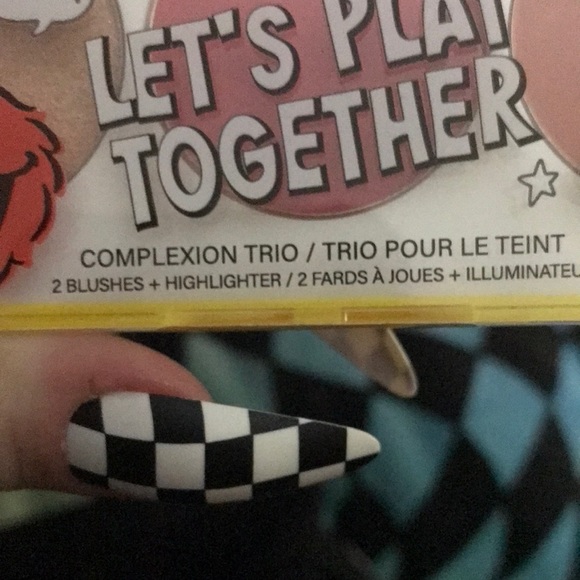 ✨🆕Wet N Wild X Sesame Street Collection “Perfect Pair” Blush & Highlighter Trio - Picture 7 of 12